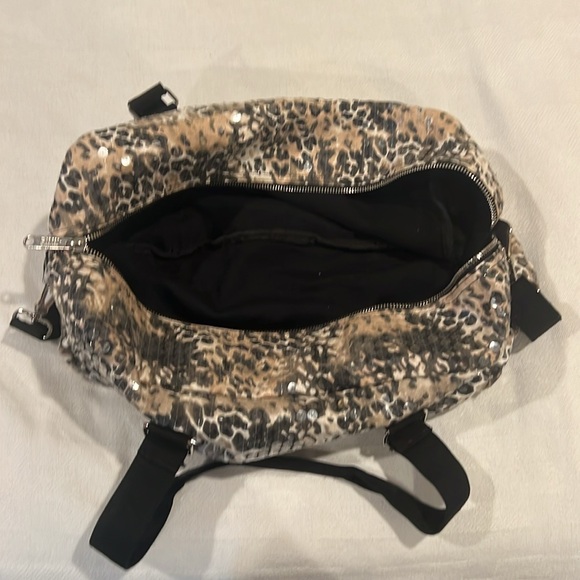 Victoria’s Secret cheetah🐆 duffel bag - Picture 4 of 6